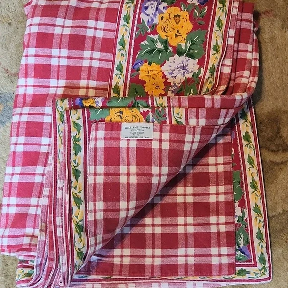 WILLIAMS SONOMA 68x108 Tablecloth with Eight Dinner Napkins. - Picture 2 of 6